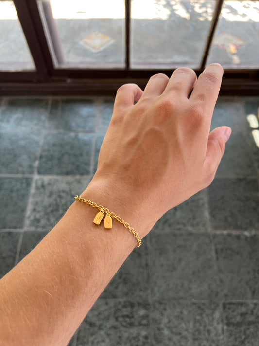 DOS pulseras de iniciales personalizadas